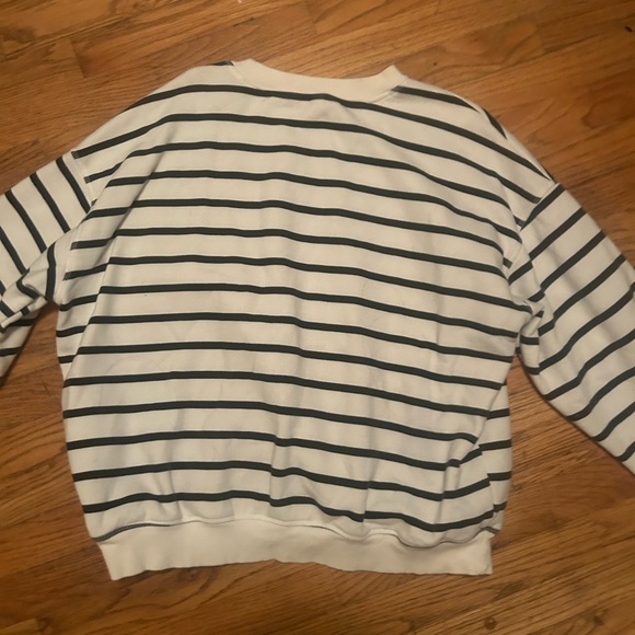 black and white striped oversize crewneck - Picture 2 of 3